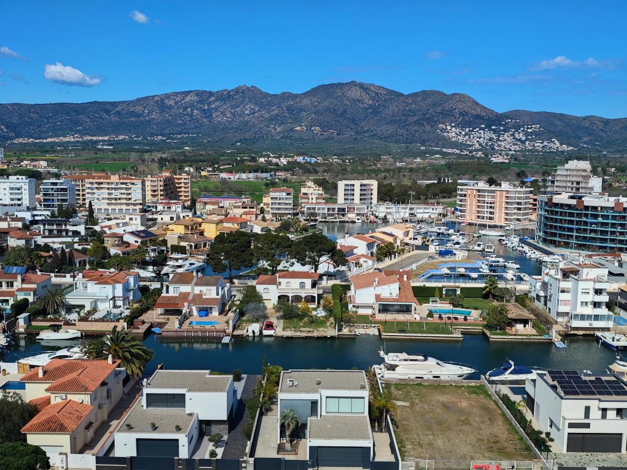 Seaview Heights In Apartamento